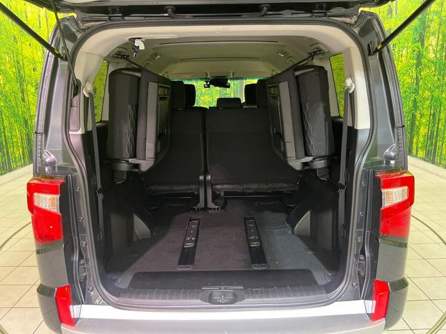 ���i�̂���������ʋ΁A���}���ɏ\���ȉ׎��X�y�[�X���m�ۂ��Ă���܂��B�Z�J���h�V�[�g��|���ƁA�傫�ȉו��̐ύڂ��\�ł���