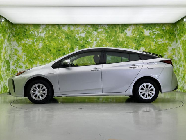 プリウス1.8 S E-Four 4WD