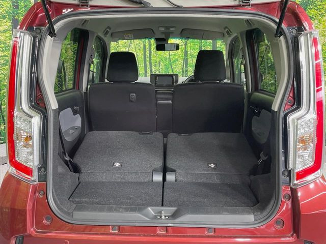 ���i�̂���������ʋ΁A���}���ɏ\���ȉ׎��X�y�[�X���m�ۂ��Ă���܂��B�Z�J���h�V�[�g��|���ƁA�傫�ȉו��̐ύڂ��\�ł���