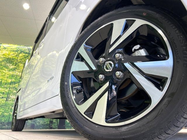 �y����15�C���`�A���~�z�C�[���z�O�ςɃ}�b�`���������A���~�z�C�[���𑕒����Ă���܂��B�e��ЊO�A���~�z�C�[����A�X�^�b�h���X�^�C�����戵�����Ă���܂��B���񂲑��k����������