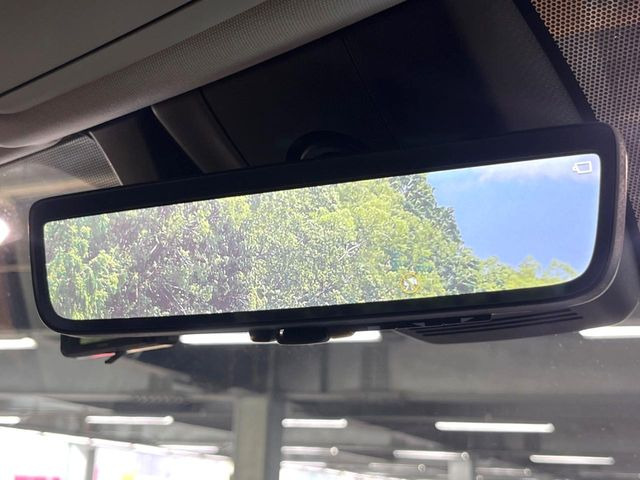 【デジタルインナーミラー】カメラが撮影した車両後方の映像をルームミラー内に表示。クリアな視界で状況の確認が可能です!※ドラレコ機能ご利用には別途SDカードをご用意いただく場合があります。