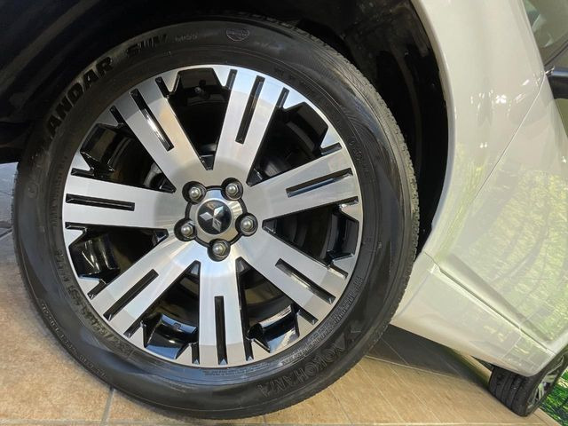 �y����18�C���`�A���~�z�C�[���z�O�ςɃ}�b�`���������A���~�z�C�[���𑕒����Ă���܂��B�e��ЊO�A���~�z�C�[����A�X�^�b�h���X�^�C�����戵�����Ă���܂��B���񂲑��k����������