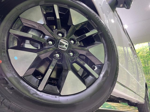 �y����16�C���`�A���~�z�C�[���z�O�ςɃ}�b�`���������A���~�z�C�[���𑕒����Ă���܂��B�e��ЊO�A���~�z�C�[����A�X�^�b�h���X�^�C�����戵�����Ă���܂��B���񂲑��k����������