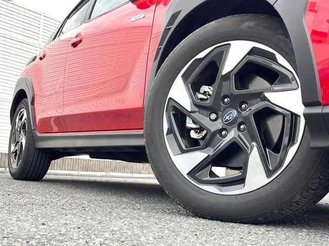 【純正18インチアルミホイール】外観にマッチした純正アルミホイールを装着しております。各種社外アルミホイールや、スタッドレスタイヤも取扱いしております。是非ご相談ください♪