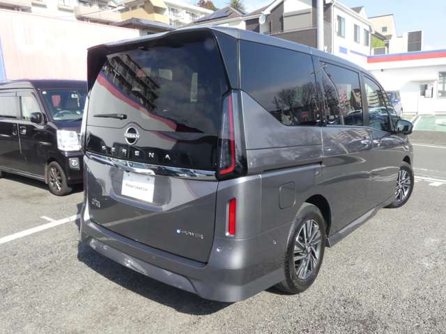 セレナ1.4 e-POWER ハイウェイスターV