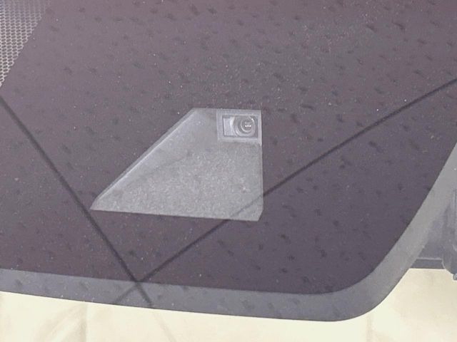 【トヨタセーフティセンス】走行中に前方の車両等を認識し、衝突しそうな時は警報とブレーキで衝突回避と被害軽減をアシスト。より安全にドライブをお楽しみいただけます。