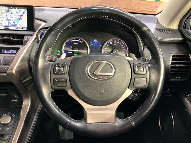 �y�����v�����X�e�A�����O�z�㎿�Ȋv���g�p���邱�ƂŁA��ɂ����������݂ƂĂ��^�]���₷���n���h���ł���