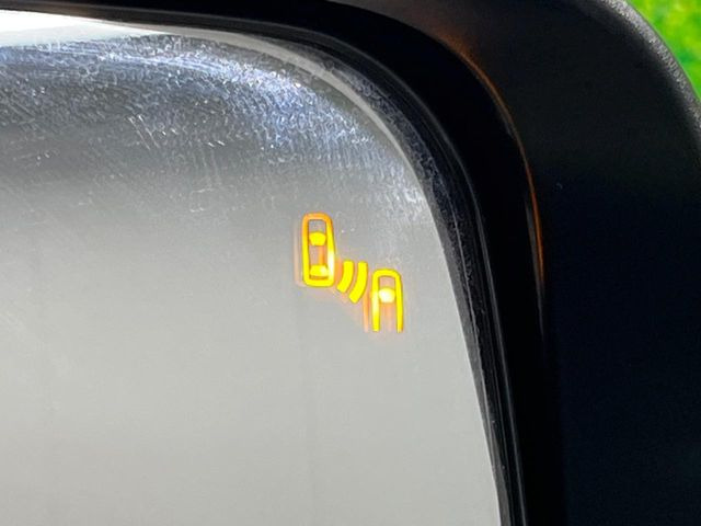 �y�u���C���h�X�|�b�g���[�j���O�z���s���A�h�A�~���[�̎��p�ɂȂ�₷���ӏ��Ɍ㑱�Ԃ��ڋ߂���ƃT�C�h�~���[�t�߂Ɍx����\���A�h���C�o�[�ɒ��ӊ��N�����Ă���܂��B