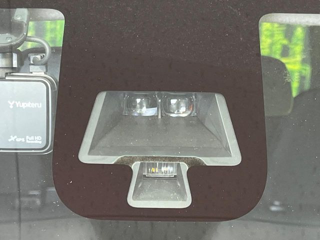 �y�O�He-Assist�z���s���ɑO���̎ԗ�����F�����A�Փ˂������Ȏ��͌x��ƃu���[�L�ŏՓˉ���Ɣ�Q�y�����A�V�X�g�B�����S�Ƀh���C�u�����y���݂��������܂��B