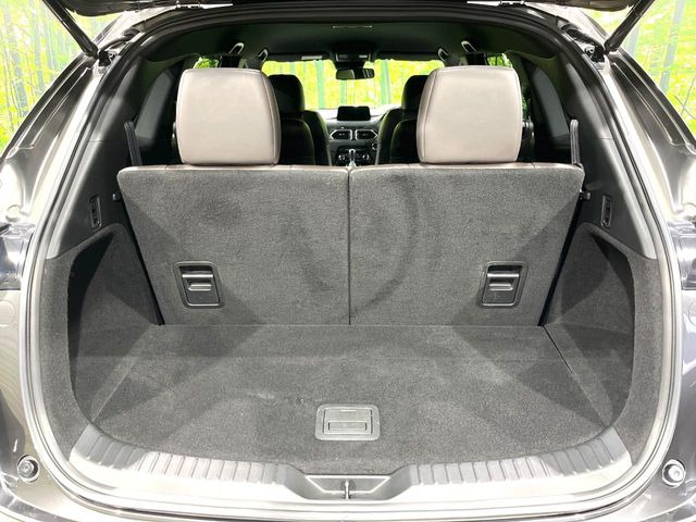 ���i�̂���������ʋ΁A���}���ɏ\���ȉ׎��X�y�[�X���m�ۂ��Ă���܂��B�T�[�h�V�[�g��|���ƁA�傫�ȉו��̐ύڂ��\�ł���