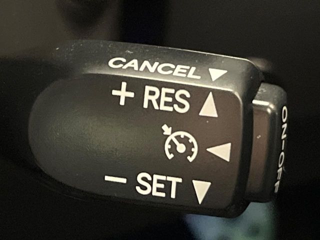 �y�N���[�Y�R���g���[���z�������H�����N���N���s�B�A�N�Z���𗣂��Ă���葬�x�ő��s���ł��A�������^�]���̕��S���y��!�����E�������ȒP�ȃX�C�b�`����Œ����ł��܂��B