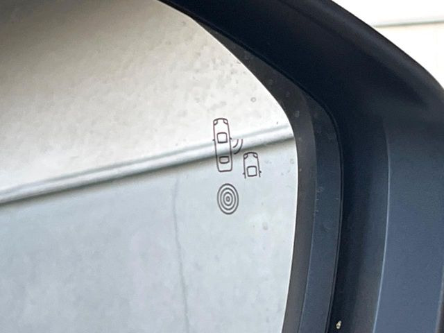 ���u���C���h�A�V�X�g�Z���T�[:���p����̎Ԃ����m���A�h���C�o�[���Ԑ��ύX���s���ۂɁA�x�����Ƌ��ɒ��ӂ𑣂��Ă������S�x���@�\�ł�!