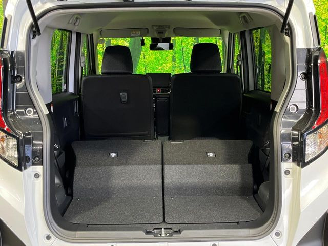 普段のお買い物や通勤、送迎等に十分な荷室スペースを確保しております。セカンドシートを倒すと、大きな荷物の積載も可能です♪