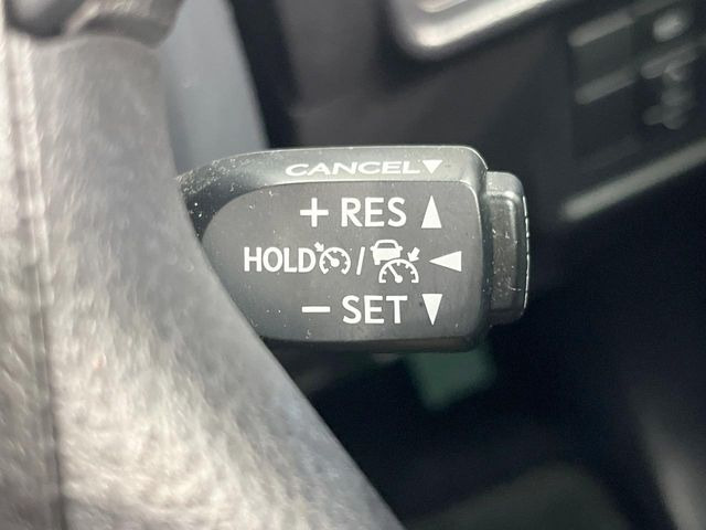 【レーダークルーズコントロール】高速道路での長距離走行が楽に!!自動で速度を保つクルーズコントロールが、衝突軽減システムと連携し、前方の車両を感知して車間を保つように速度調節してくれます!!