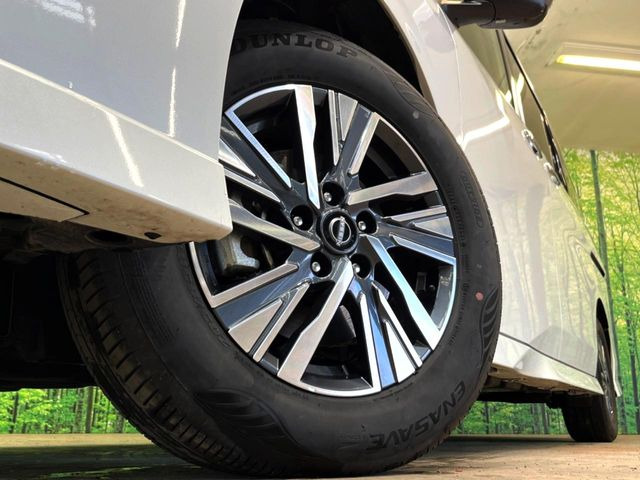 �y����16�C���`�A���~�z�C�[���z�O�ςɃ}�b�`���������A���~�z�C�[���𑕒����Ă���܂��B�e��ЊO�A���~�z�C�[����A�X�^�b�h���X�^�C�����戵�����Ă���܂��B���񂲑��k����������