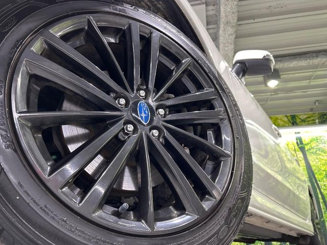 �y����17�C���`�A���~�z�C�[���z�O�ςɃ}�b�`���������A���~�z�C�[���𑕒����Ă���܂��B�e��ЊO�A���~�z�C�[����A�X�^�b�h���X�^�C�����戵�����Ă���܂��B���񂲑��k����������