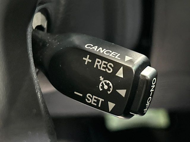 �y�N���[�Y�R���g���[���z�������H�����N���N���s�B�A�N�Z���𗣂��Ă���葬�x�ő��s���ł��A�������^�]���̕��S���y��!�����E�������ȒP�ȃX�C�b�`����Œ����ł��܂��B