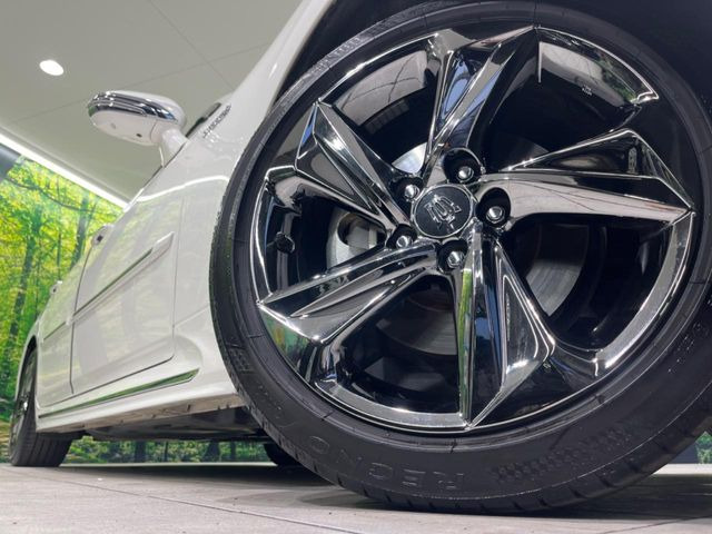 �y���������C���`�A���~�z�C�[���z�O�ςɃ}�b�`���������A���~�z�C�[���𑕒����Ă���܂��B�e��ЊO�A���~�z�C�[����A�X�^�b�h���X�^�C�����戵�����Ă���܂��B���񂲑��k����������