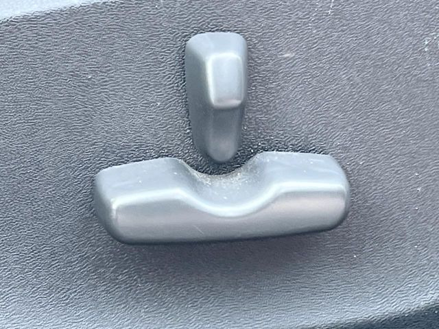 【パワーシート】スイッチ一つで簡単にシートの微調整が可能!電動だから力もいりません!快適なシートポジションにセットして、快適なドライブをお楽しみください。