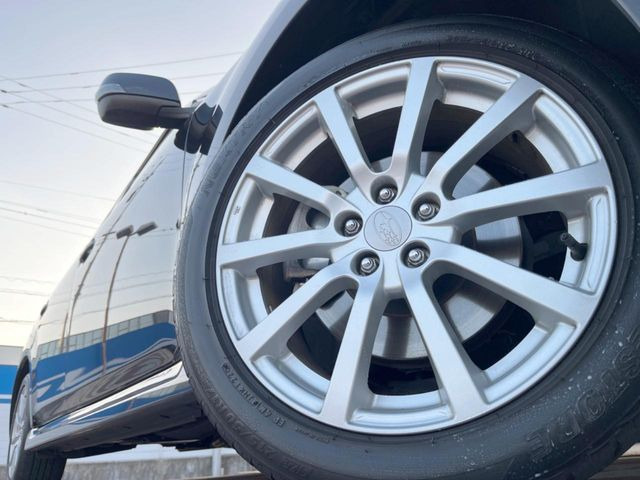 �y����17�C���`�A���~�z�C�[���z�O�ςɃ}�b�`���������A���~�z�C�[���𑕒����Ă���܂��B�e��ЊO�A���~�z�C�[����A�X�^�b�h���X�^�C�����戵�����Ă���܂��B���񂲑��k����������