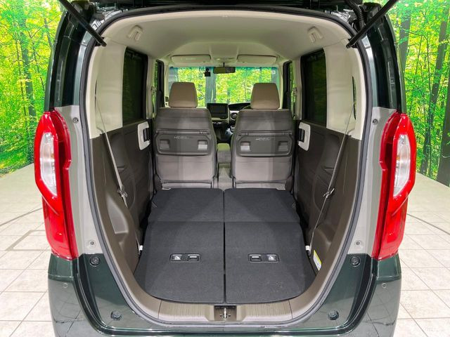 ���i�̂���������ʋ΁A���}���ɏ\���ȉ׎��X�y�[�X���m�ۂ��Ă���܂��B�Z�J���h�V�[�g��|���ƁA�傫�ȉו��̐ύڂ��\�ł���