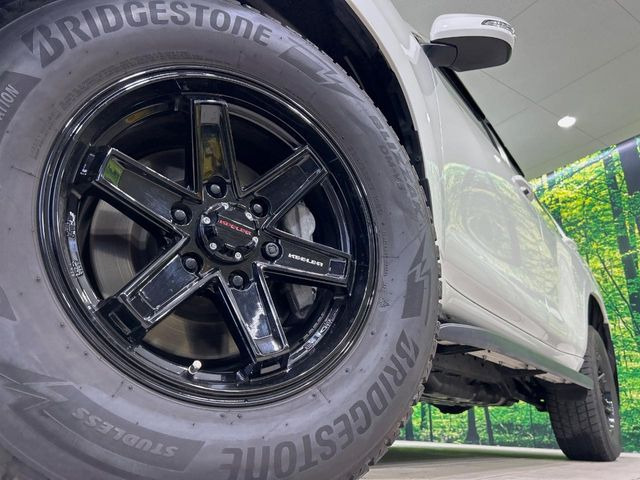 【17インチアルミホイール】外観にマッチしたアルミホイールを装着しております。各種アルミホイールや、スタッドレスタイヤも取扱いしております。是非ご相談ください♪