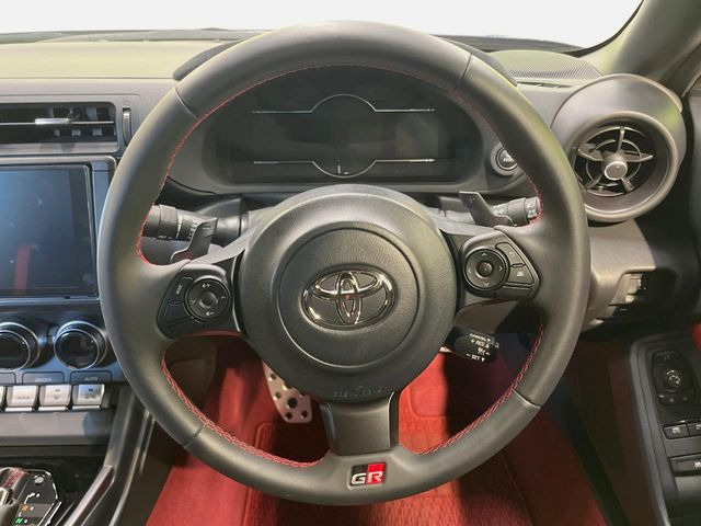 �y�����v�����X�e�A�����O�z�㎿�Ȋv���g�p���邱�ƂŁA��ɂ����������݂ƂĂ��^�]���₷���n���h���ł���