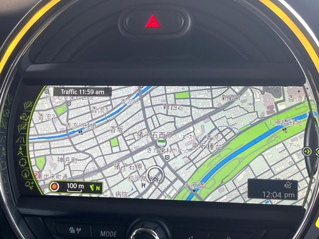 �������i�r:��̊��̂���i�r�́A����������ԓ������o���Ă���܂��BBluetooth�Đ��ȂǃI�[�f�B�I�@�\���[�����Ă���܂��̂ŁA�^�]�����y���߂܂���