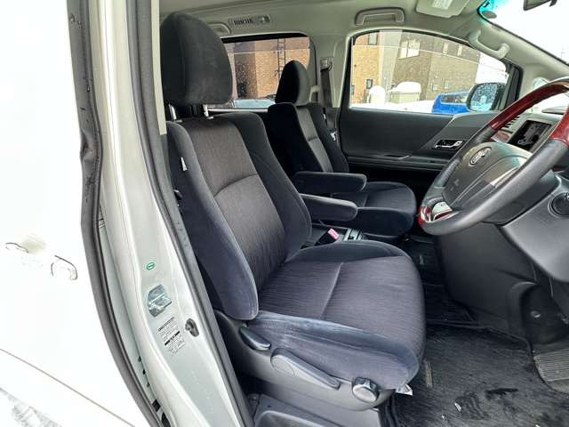 ���̋Ǝ҂ɂ������ې􂢁A�V�[�g�̃^�o�R�Ȃǂɂ��R�Q���̃��y�A��(�L��)�������Ă���܂��B