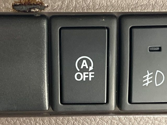 �y�A�C�h�����O�X�g�b�v�z�ԐM����a�؂Œ�Ԃ����ۂɃG���W�����~���A���ʂȔR���̏����}���܂��B�R��������ی�ɂȂ���@�\��G���W���̓u���[�L�𗣂��΍Ďn�����܂��B