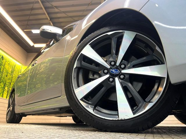 �y����18�C���`�A���~�z�C�[���z�O�ςɃ}�b�`���������A���~�z�C�[���𑕒����Ă���܂��B�e��ЊO�A���~�z�C�[����A�X�^�b�h���X�^�C�����戵�����Ă���܂��B���񂲑��k����������