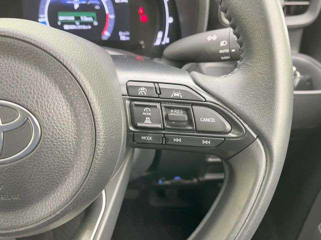 【レーダークルーズコントロール】高速道路での長距離走行が楽に!!自動で速度を保つクルーズコントロールが、衝突軽減システムと連携し、前方の車両を感知して車間を保つように速度調節してくれます!!