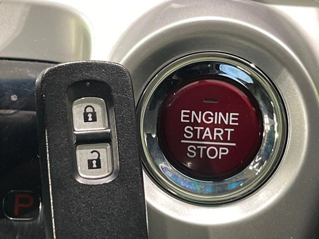 �yHonda�X�}�[�g�L�[�z�J�o����|�P�b�g�ɓ��ꂽ�܂܂ł��h�A�̎{���E�������\�ȃX�}�[�g�L�[�𑕔��B�G���W���̃I���E�I�t�����J�M�����o���K�v����������Ƃ��Ă��֗��ł���