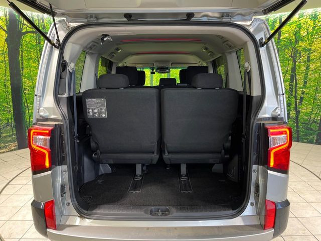 ���i�̂���������ʋ΁A���}���ɏ\���ȉ׎��X�y�[�X���m�ۂ��Ă���܂��B�Z�J���h�V�[�g��|���ƁA�傫�ȉו��̐ύڂ��\�ł���