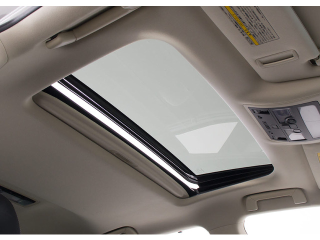 �l�C�����̃T�����[�t���t���Ă��܂�!�㉺�`���g�ɑO��X���C�h�@�\���t���Ă��܂��̂ŁA�l�X�ȃh���C�u�V�[���Ŋ��􂵂Ă���܂�!!�J��������ԓ���Ԃ͋C�����������ł���!����̊����Ă݂ĉ�����!