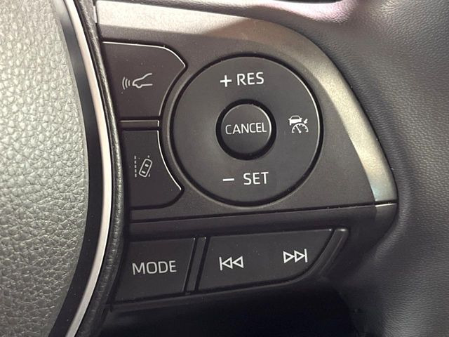 【レーダークルーズコントロール】高速道路での長距離走行が楽に!!自動で速度を保つクルーズコントロールが、衝突軽減システムと連携し、前方の車両を感知して車間を保つように速度調節してくれます!!