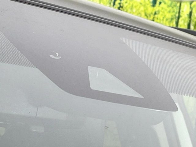 【トヨタセーフティセンス】走行中に前方の車両等を認識し、衝突しそうな時は警報とブレーキで衝突回避と被害軽減をアシスト。より安全にドライブをお楽しみいただけます。