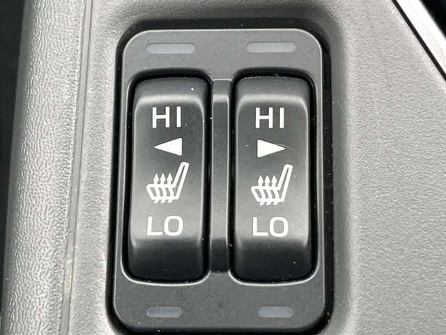 【シートヒーター】寒い日に重宝するシートヒーター!エアコンより早く温まってくれるので寒がりの人も安心ですね♪エアコンの温風は乾燥するから苦手、という方にもをおすすめです。