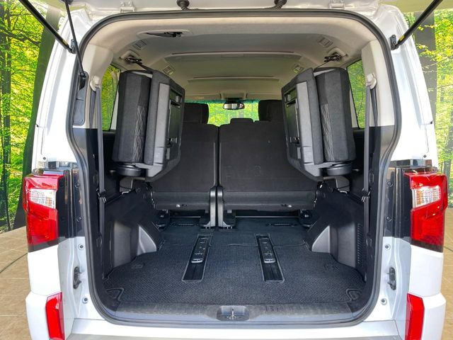 ���i�̂���������ʋ΁A���}���ɏ\���ȉ׎��X�y�[�X���m�ۂ��Ă���܂��B�Z�J���h�V�[�g��|���ƁA�傫�ȉו��̐ύڂ��\�ł���