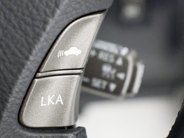 �Փˉ���x���^�v���N���b�V���Z�[�t�e�B�V�X�e�� �O���ɏo��������Q���ɑ΂��x��𔭂��A�h���C�o�[�Ɍx���B�����Ƀu���[�L�A�V�X�g�ɂ��Փˉ���Ƒ��x���y�����܂��B