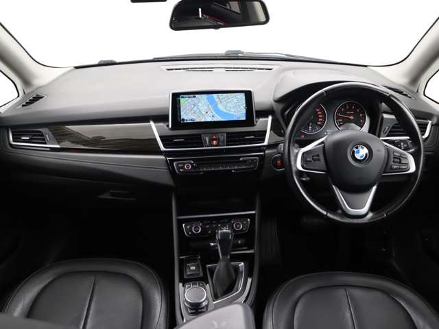 2シリーズアクティブツアラー218i ラグジュアリー