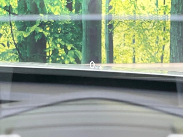 �y�w�b�h�A�b�v�f�B�X�v���C�z���݂̑��x�⑖�s�����f�W�^���\���ŉ^�]�ȑO���̃K���X�ɓ��e!�^�]���A�ڐ������炳���K�v�ȏ����m�F�ł���̂łƂ��Ă��֗��ň��S!