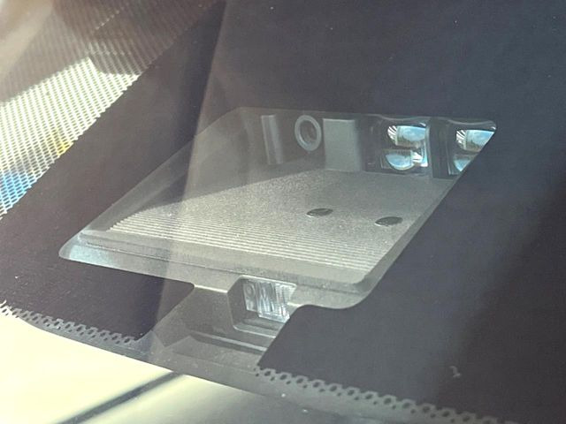 �y�O�He-Assist�z���s���ɑO���̎ԗ�����F�����A�Փ˂������Ȏ��͌x��ƃu���[�L�ŏՓˉ���Ɣ�Q�y�����A�V�X�g�B�����S�Ƀh���C�u�����y���݂��������܂��B