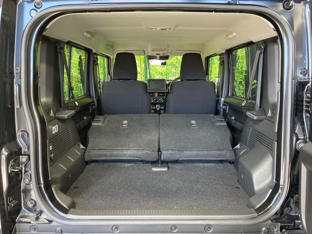 ���i�̂���������ʋ΁A���}���ɏ\���ȉ׎��X�y�[�X���m�ۂ��Ă���܂��B�Z�J���h�V�[�g��|���ƁA�傫�ȉו��̐ύڂ��\�ł���