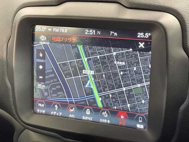 �������i�r:��̊��̂���i�r�́A����������ԓ������o���Ă���܂��BBluetooth�Đ��ȂǃI�[�f�B�I�@�\���[�����Ă���܂��̂ŁA�^�]�����y���߂܂���