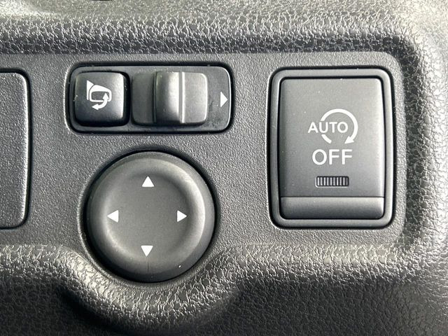 �y�d���i�[�~���[�z�T�C�h�~���[�͓d���i�[���ƂȂ��Ă���A�������ԏ�ł��L�Y�������X�N��}�����܂��B