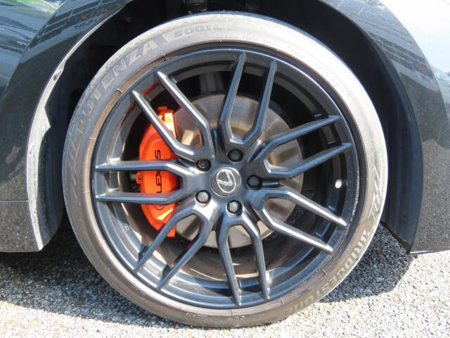 純正アルミを履いてます!燃費の面でも活躍してくれる装備です!