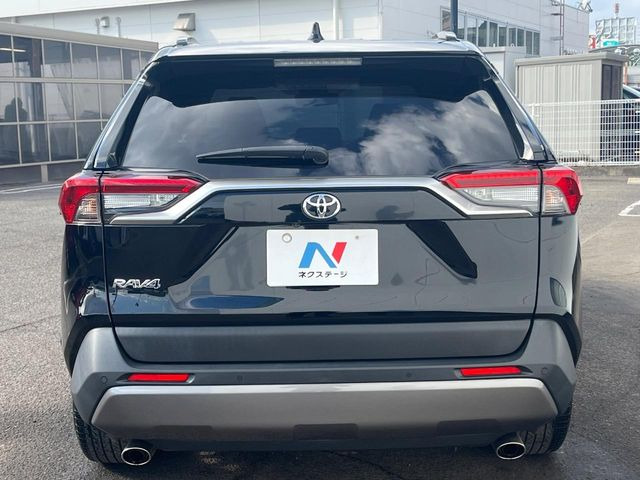 安心の最長10年・走行無制限保証(有償)をご用意。保証内容も充実はもちろん、無料点検&オイル交換や、年中無休の全国・24時間ロードサービスも付帯されておりますのでご安心下さい。