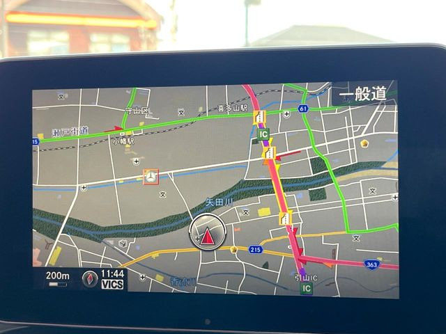 �������i�r�̓t���Z�O�����\�ABluetooth�ڑ��\�ACD/DVD�Đ��\�ł��B