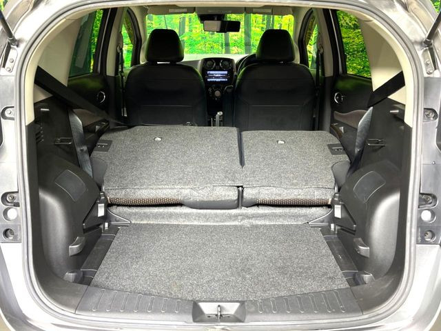 ���i�̂���������ʋ΁A���}���ɏ\���ȉ׎��X�y�[�X���m�ۂ��Ă���܂��B�Z�J���h�V�[�g��|���ƁA�傫�ȉו��̐ύڂ��\�ł���